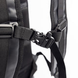 Ocean & Earth Elements 40 L Wetsuit Bag: waist strap buckle detail
