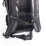 Ocean & Earth Elements 40 L Wetsuit Bag: back padding and waist belt