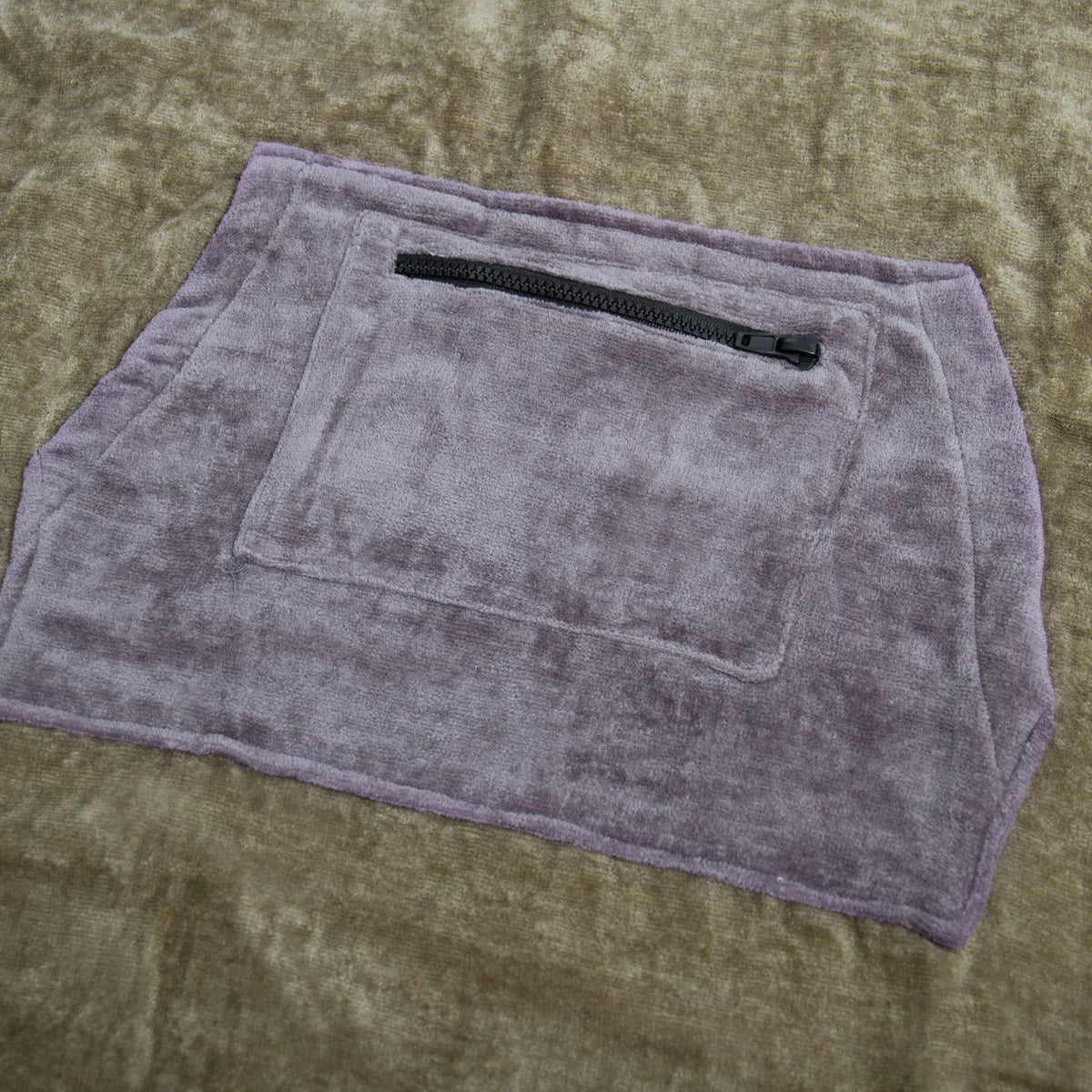 Ocean & Earth Day Break Hooded Poncho: zip pocket close-up