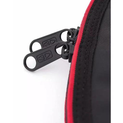 Ocean & Earth Barry Basic Fish Cover: zip pulls close-up