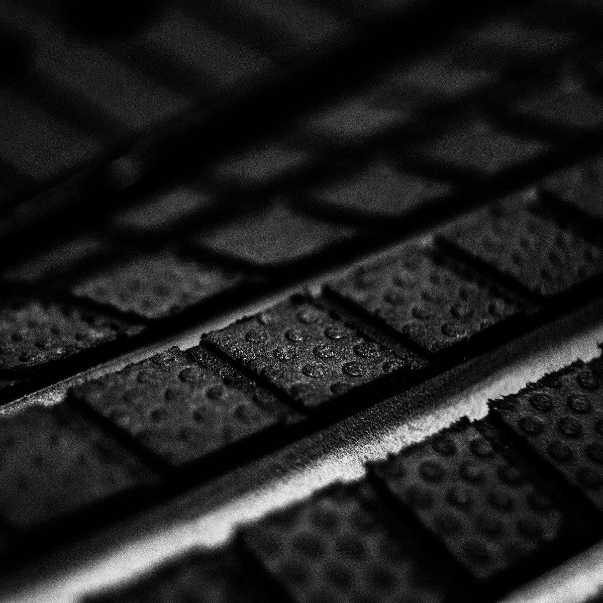 FCS Filipe Toledo Treadlite Traction: close view of textured blocks and fine nano-dot grip