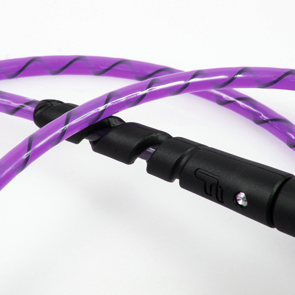 FCS Freedom Helix Leash - Comp 6 ft: moulded cord connection with the purple cord behind it
