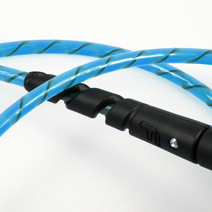 FCS Freedom Helix Leash - Longboard: black connector with the blue Helix cord behind it