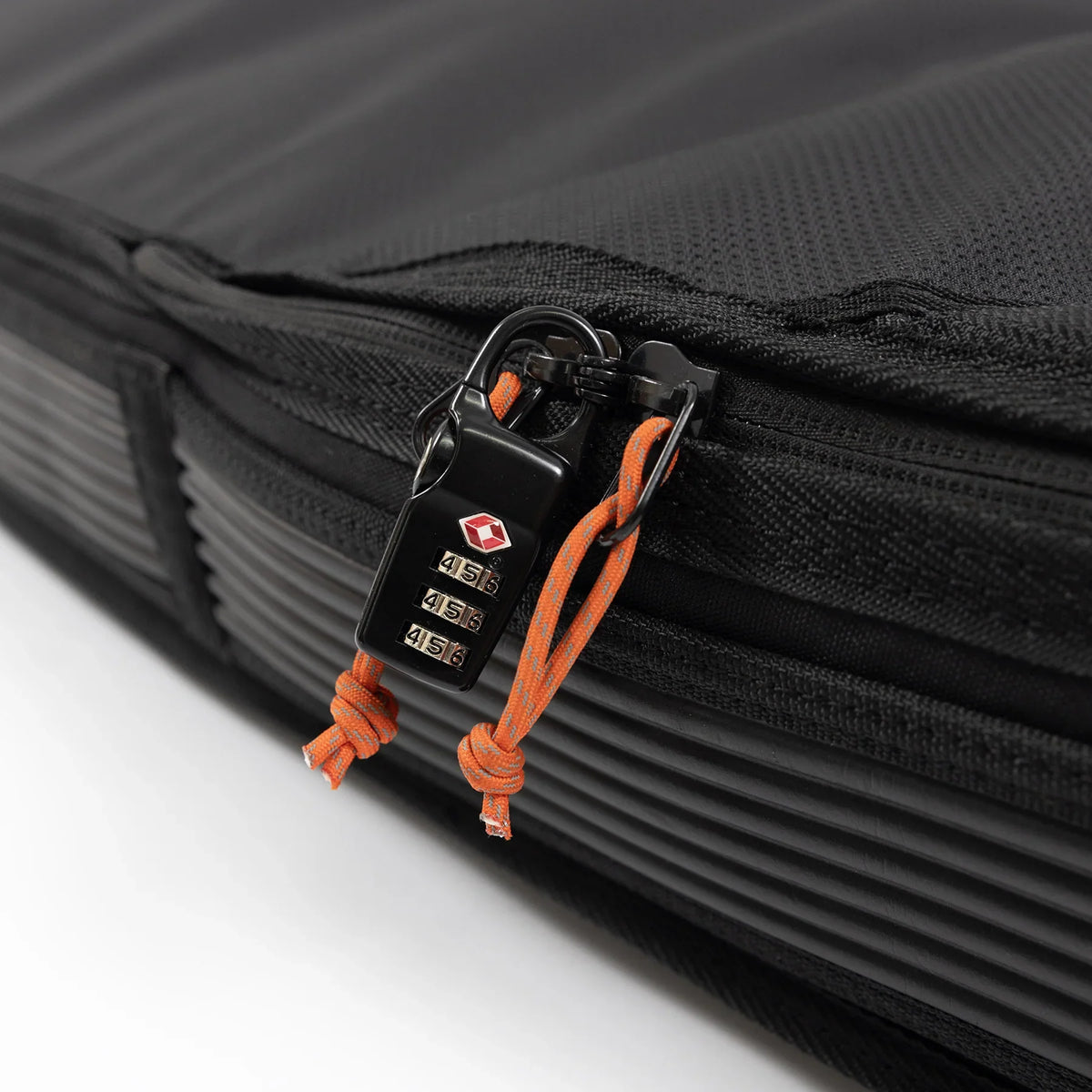 Ocean & Earth HYPA Shortboard Travel Cover – 3 Board: heavy-duty zip pulls