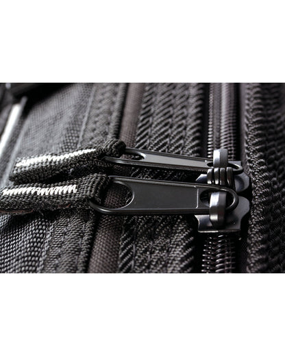 Ocean & Earth Triple Coffin Shortboard Cover: heavy-duty zip pulls