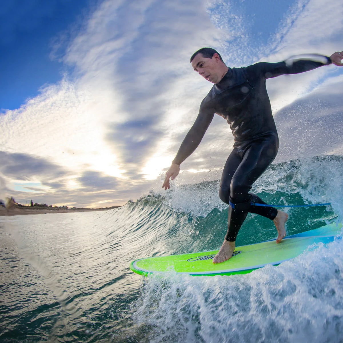 Ocean & Earth Longboard Knee Comp One-XT Leash – 9 ft: longboard surfer stepping along the board