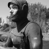 Ocean & Earth Free Flex Full Hood – 2 mm: Surfer wearing the full hood after a session