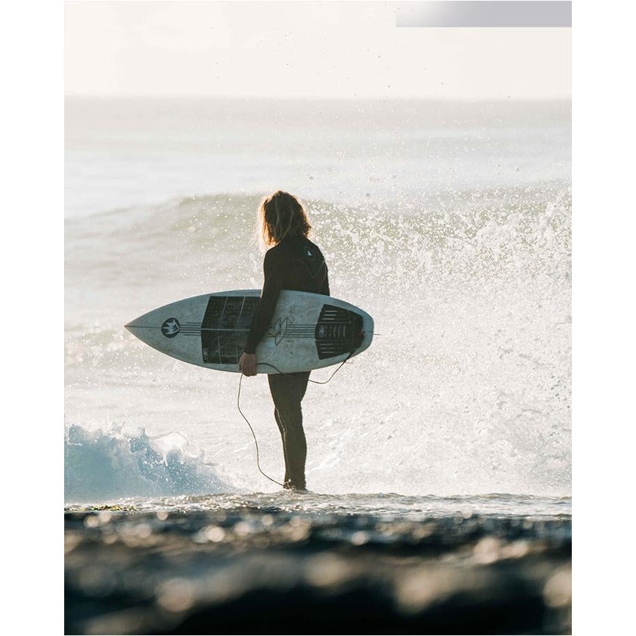 Ocean & Earth Monkey Magic Front Traction: surfer carrying a board with centre-deck traction