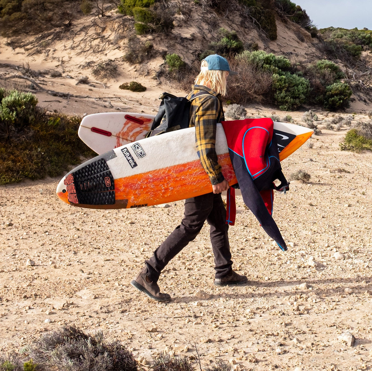 Ocean & Earth Simple Jack Three-Piece Tail Pad: surfers walking toward the water