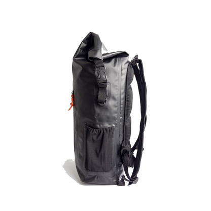 Ocean & Earth Elements 40 L Wetsuit Bag: side profile and harness