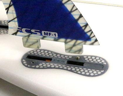 Compatibility infill positioned beside an older FCS dual tab fin